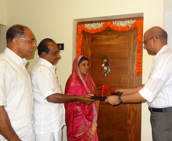 Crescent Iris has been completed before schedule & the keys of apartment B 5 being handed over to Mr.Husaifa & family by our Managing Partner Haseeb Ahamed.