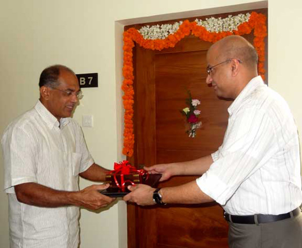 Crescent Iris has been completed before schedule & the keys of apartment B 7 being handed over to Mr.Muhammed Salih by our Managing Partner Haseeb Ahamed.