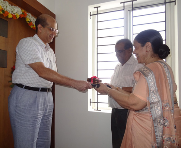 Keys being handed over to Ms Anjali Santhakumar of apartment no.C 14