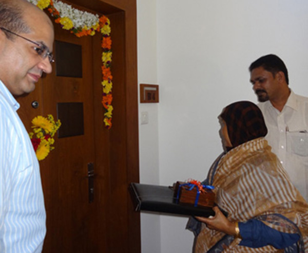 Keys being handed over to Mr Sharafudeen of apartment no. B 4 