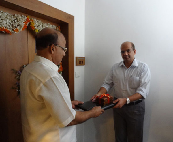 Keys being handed over to Mr Abdurahiman of apartment no.B 9