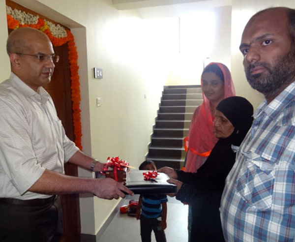 Crescent Iris has been completed before schedule & the keys of apartment D 4 being handed over to Ms.Fathima & family by our Managing Partner Haseeb Ahamed