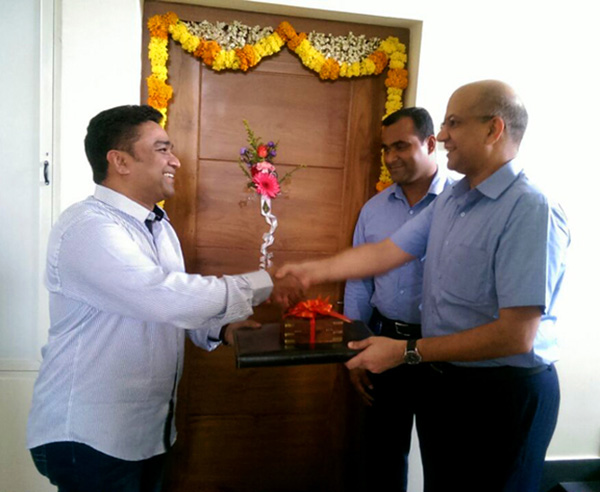 Crescent Iris has been completed before schedule & the keys of apartment C 7 being handed over to Mr.Harris by our Managing Partner Haseeb Ahamed.